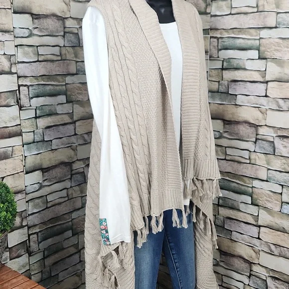 Matilda Jane Cable Knit Tassel Trim Sweater Vest - Medium - Picture 8 of 15